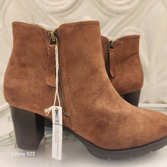 Rialto Shoes - Rialto "Glitz" Hazelnut/Suedette Booties. NIB. Size 9.5